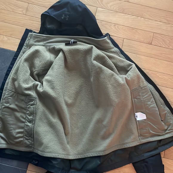 Under armor storm Jacket,, size large green exterior with a beige interior. - Picture 2 of 4
